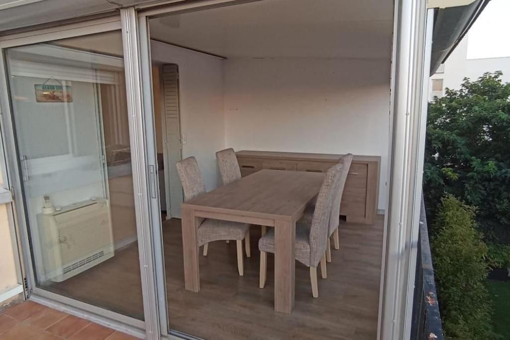 Appartement En Bord De Plage - A 50 M De La Mer Canet-en-Roussillon Bagian luar foto